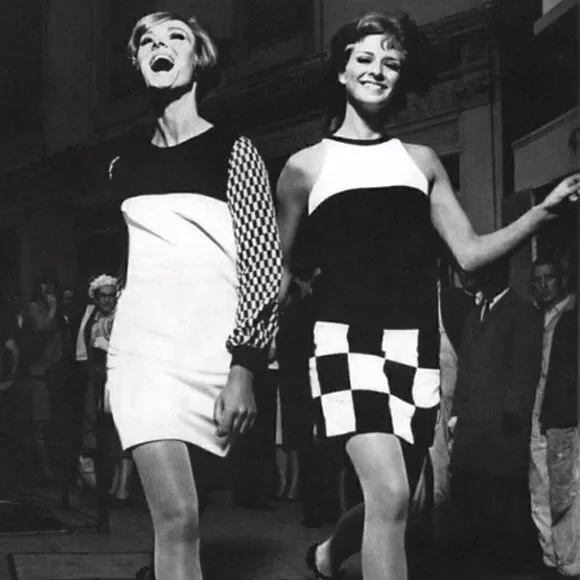 "Esc 'e la v" B&W Checker Mod 60s Style Mini Skirt - Picture 3 of 14